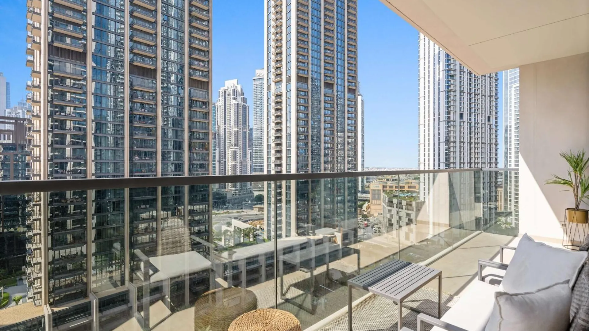 Апартаменты Aliving Elegant 1Br - Near Burj Khalifa & Dubai Mall Act One Act Two, Downtown ОАЭ